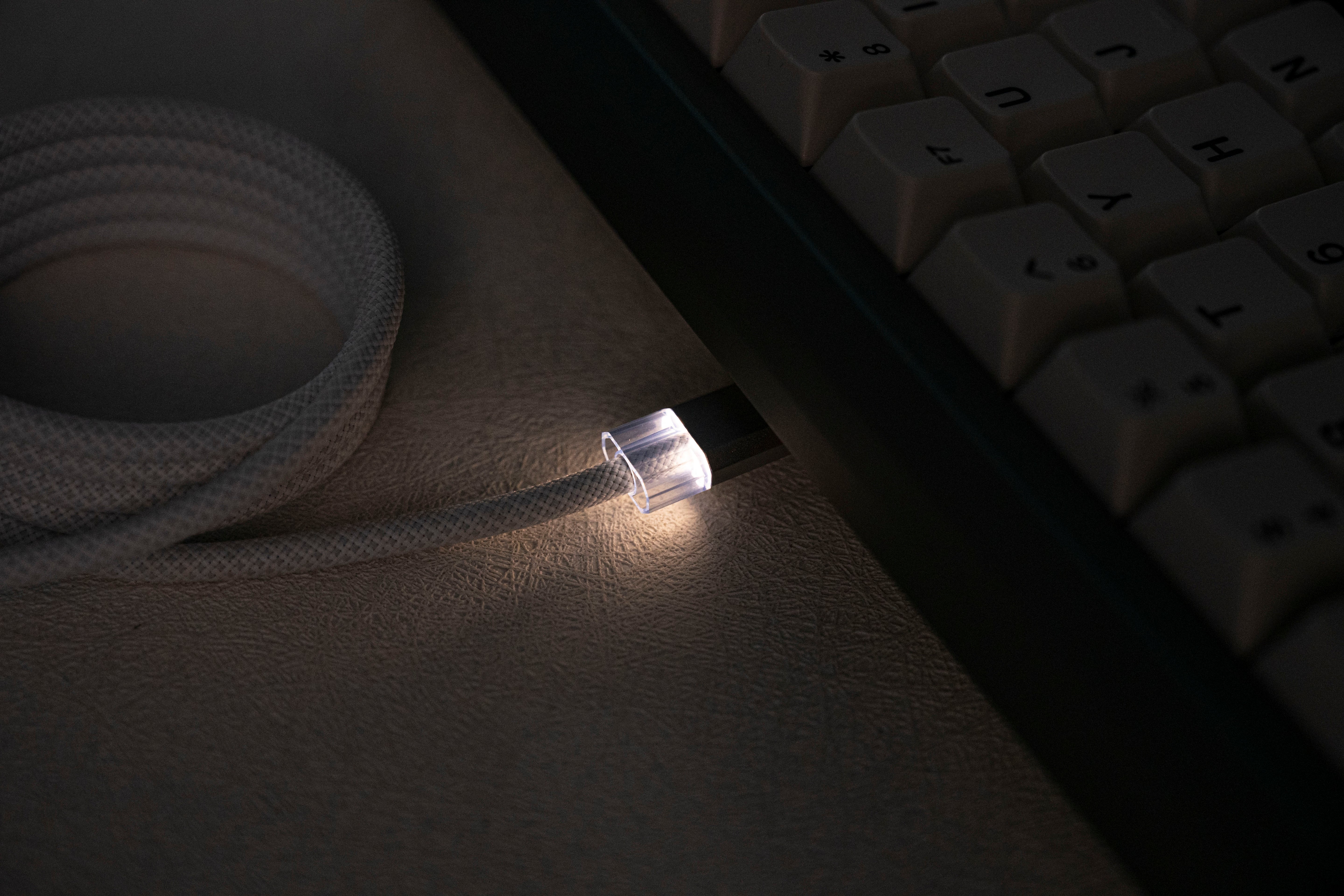 Tegic Glow Magnetic Cable