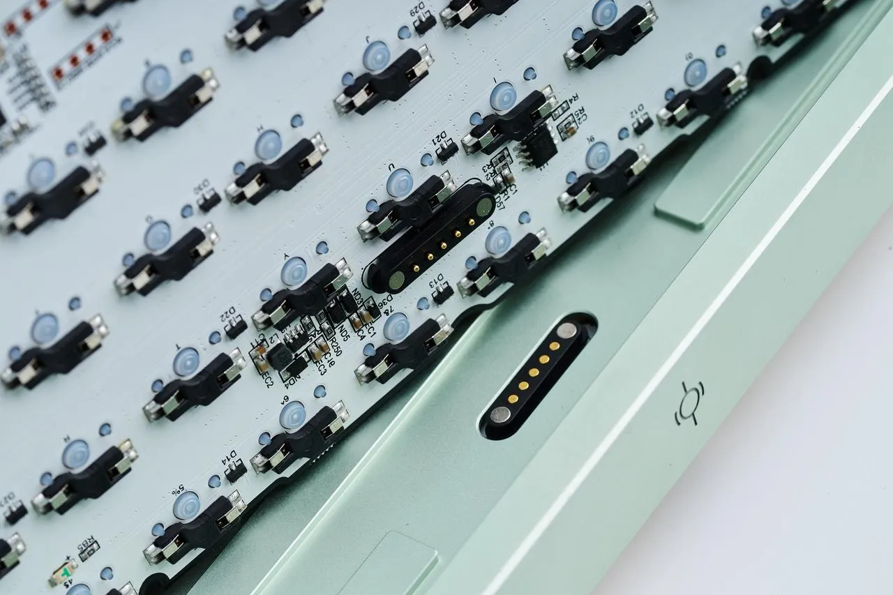 [In-Stock] Qwertykeys NEO65 Core Plus